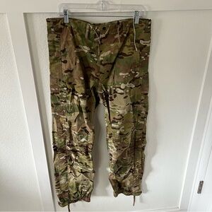 Military Men's Medium Weatherproof Pants.
